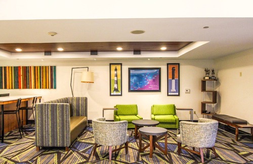 North Charleston Hotel | Holiday Inn Express Hotel & Suites Charleston-North by IHG