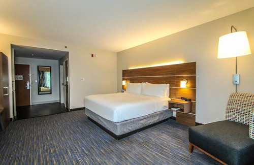 North Charleston Hotel | Holiday Inn Express Hotel & Suites Charleston-North by IHG