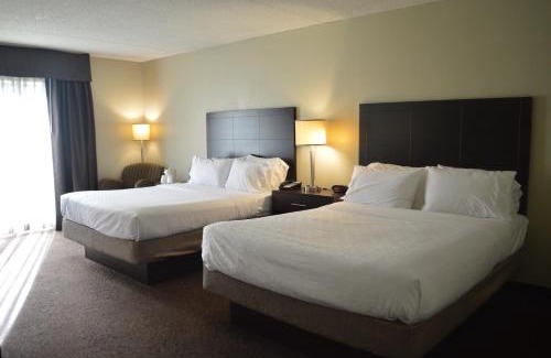 South Hills Hotel | Holiday Inn Express Hotel & Suites Pittsburgh Airport by IHG
