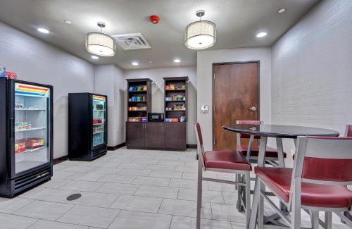 Oklahoma City Hotel | Holiday Inn Express and Suites Oklahoma City North by IHG
