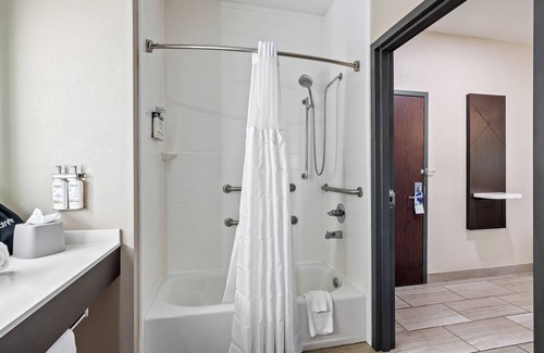 Ada Hotel | Holiday Inn Express Ada by IHG