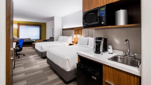 Airdrie Hotel | Holiday Inn Express Airdrie by IHG