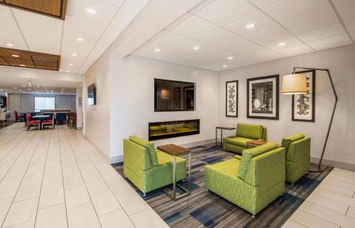 Airdrie Hotel | Holiday Inn Express Airdrie by IHG