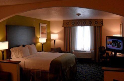 Urbandale Hotel | Holiday Inn Express and Suites Urbandale Des Moines by IHG