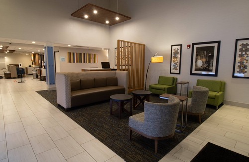 Lakeview Hotel | Holiday Inn Express and Suites Manassas by IHG