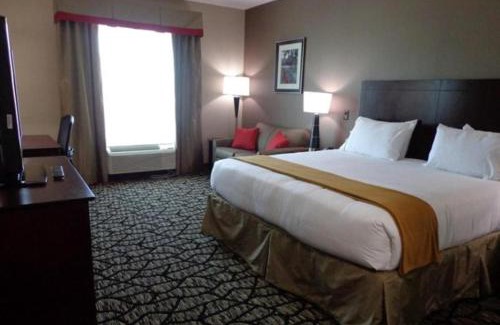Lubbock Hotel | Holiday Inn Express and Suites Lubbock South by IHG