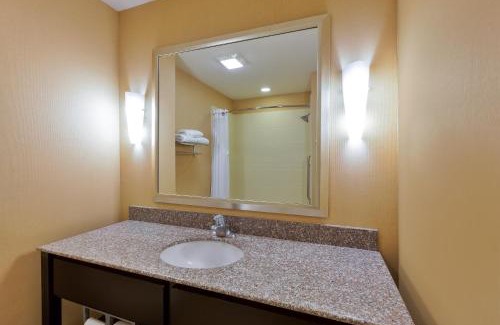 Alpine Hotel | Holiday Inn Express and Suites Alpine by IHG