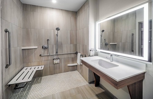 Henderson Hotel | Holiday Inn Express and Suites Henderson by IHG