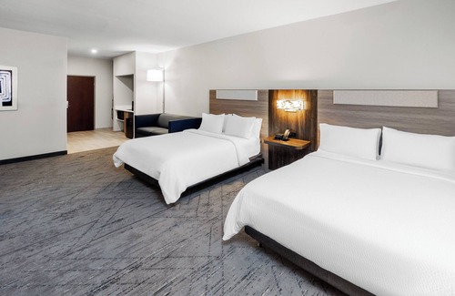 Henderson Hotel | Holiday Inn Express and Suites Henderson by IHG