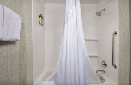 Lockport Hotel | Holiday Inn Express Buffalo NE Lockport by IHG