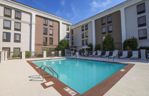 Burlington Hotel | Holiday Inn Express Burlington by IHG