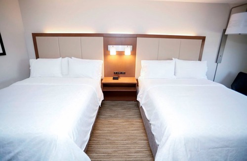 Carlsbad Hotel | Holiday Inn Express Carlsbad by IHG