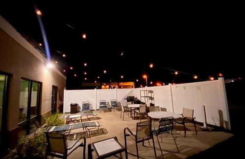 Cedar Rapids Hotel | Holiday Inn Express Cedar Rapids - Collins Road by IHG