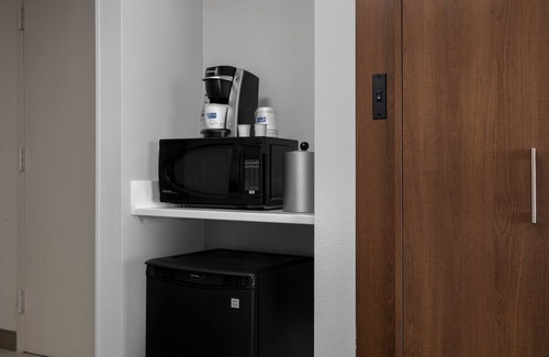 Charleston Hotel | Holiday Inn Express Charleston-Civic Center by IHG
