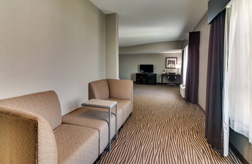 Cheektowaga Hotel | Holiday Inn Express Cheektowaga North East by IHG