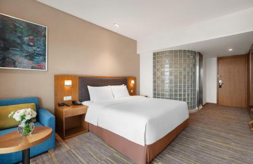 Shuangliu District Hotel | Holiday Inn Express Chengdu Airport Zone Free shuttle from Shuangliu International Airport to hotel ,welcome drink