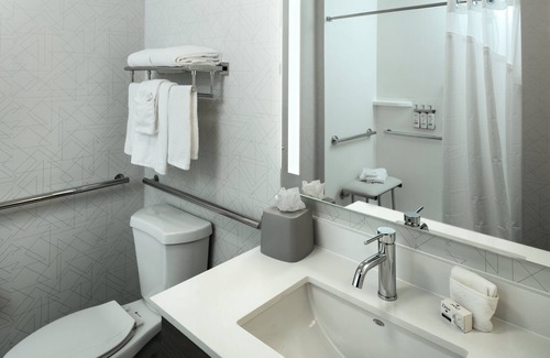 Corvallis Hotel | Holiday Inn Express Corvallis-On the River by IHG