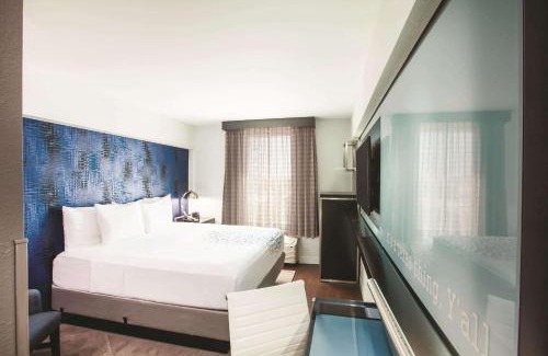 Downtown Dallas Hotel | Holiday Inn Express - Dallas Downtown by IHG