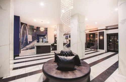 Downtown Dallas Hotel | Holiday Inn Express - Dallas Downtown by IHG