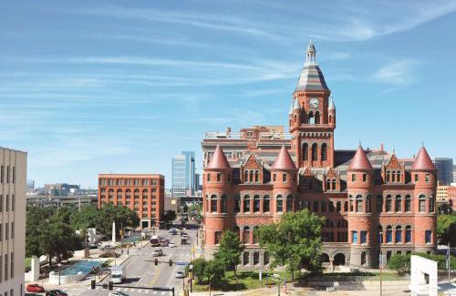 Downtown Dallas Hotel | Holiday Inn Express - Dallas Downtown by IHG