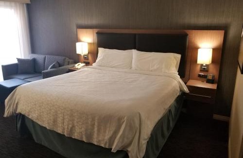 Downtown Edmonton Hotel | Holiday Inn Express Edmonton Downtown by IHG