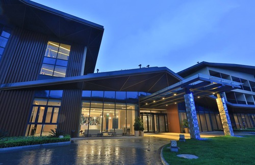 Emeishan Hotel | Holiday Inn Express Emei Mountain by IHG