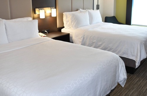 Evanston Hotel | Holiday Inn Express Evanston by IHG