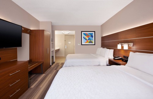 Fairfax Hotel | Holiday Inn Express Fairfax - Arlington Boulevard by IHG