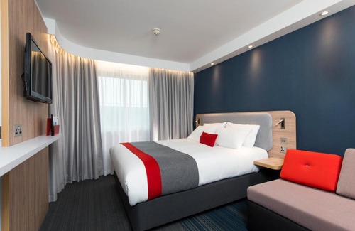 Paisley Hotel | Holiday Inn Express - Glasgow Airport by IHG