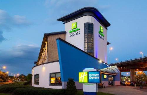 Paisley Hotel | Holiday Inn Express - Glasgow Airport by IHG