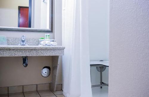 Acme Hotel | Holiday Inn Express Hotel & Suites Acme-Traverse City by IHG