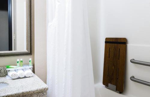 Acme Hotel | Holiday Inn Express Hotel & Suites Acme-Traverse City by IHG