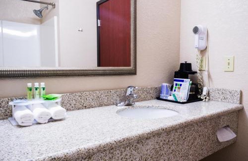Acme Hotel | Holiday Inn Express Hotel & Suites Acme-Traverse City by IHG