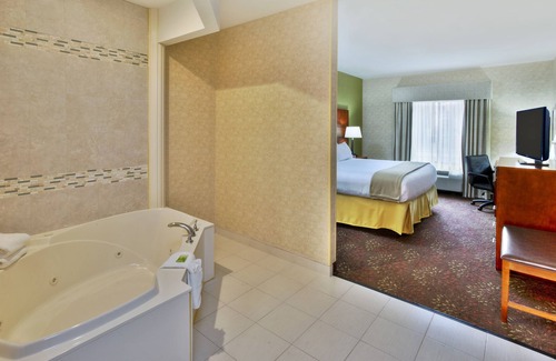 Frankenmuth Hotel | Holiday Inn Express Hotel & Suites Frankenmuth by IHG