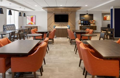 Brattleboro Hotel | Holiday Inn Express Hotel & Suites Brattleboro by IHG