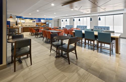 Brattleboro Hotel | Holiday Inn Express Hotel & Suites Brattleboro by IHG