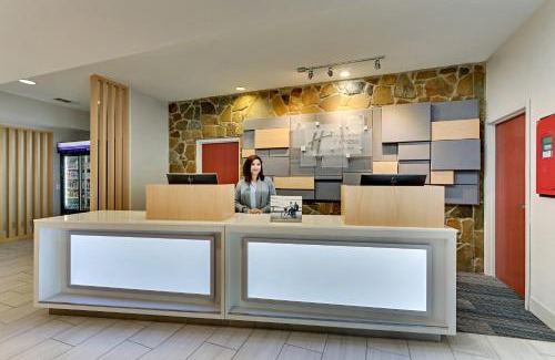 Weatherford Hotel | Holiday Inn Express Hotel and Suites Weatherford by IHG