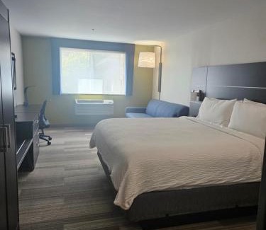 Burlington Hotel | Holiday Inn Express Hotels & Suites Burlington by IHG
