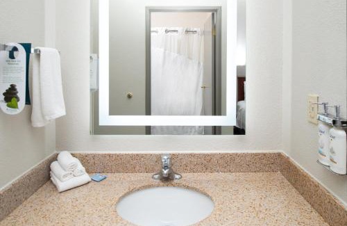Farmington Hotel | Holiday Inn Express Hotel & Suites Farmington by IHG
