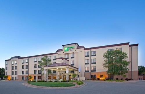 Minnetonka Hotel | Holiday Inn Express Hotel & Suites Minneapolis - Minnetonka by IHG