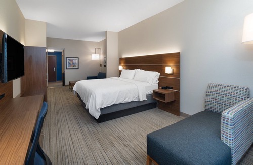 Talladega Hotel | Holiday Inn Express Hotel & Suites Talladega by IHG