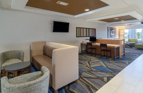 Talladega Hotel | Holiday Inn Express Hotel & Suites Talladega by IHG