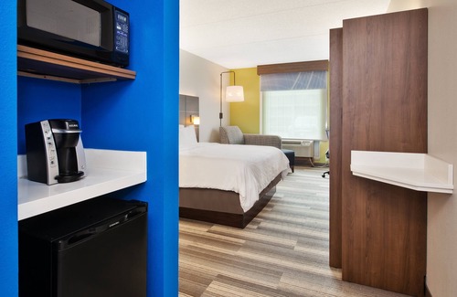 Warrenton Hotel | Holiday Inn Express Hotel & Suites Warrenton by IHG