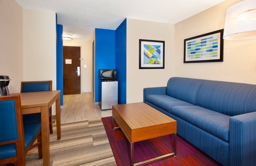 Warrenton Hotel | Holiday Inn Express Hotel & Suites Warrenton by IHG