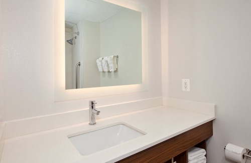 Warrenton Hotel | Holiday Inn Express Hotel & Suites Warrenton by IHG