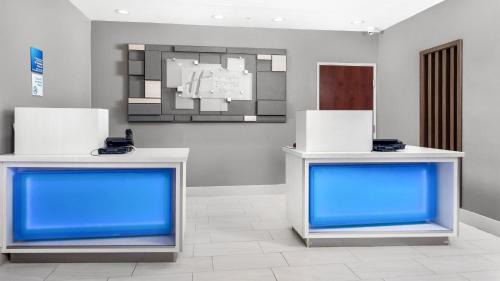 Conroe Hotel | Holiday Inn Express Hotel and Suites Conroe by IHG