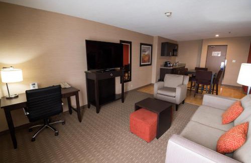 Chatham-Kent Hotel | Holiday Inn Express Hotel & Suites Chatham South by IHG