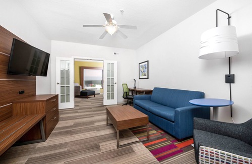 Conroe Hotel | Holiday Inn Express Hotel & Suites Conroe I-45 North by IHG
