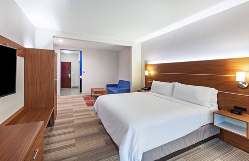 Orange Hotel | Holiday Inn Express Hotel & Suites Orange by IHG