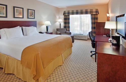 Wichita Hotel | Holiday Inn Express Hotel & Suites Wichita Airport by IHG